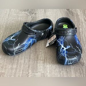 CROCS Bistro black blue Lightning Print Clogs in Black and Blue